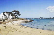 Une maison en bord de mer, contre vents et marées