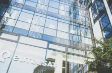 Eutelsat revoit ses objectifs annuels en baisse, son action dégringole