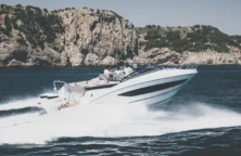 Bénéteau toujours dans la pétole