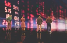 Bourse : 6 valeurs moyennes à acheter tout de suite