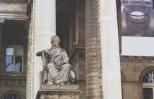 La Bourse de Paris dans le rouge, l&rsquo;attention sur l&rsquo;élection présidentielle américaine