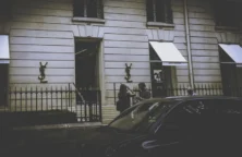 Kering : François-Henri Pinault réfléchirait à prendre du champ