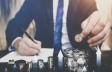 Frais bancaires en hausse de 3 % en 2026 : comment limiter l’impact sur votre budget