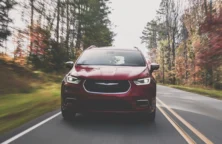 Droits de douane: Stellantis va fermer temporairement une usine au Canada