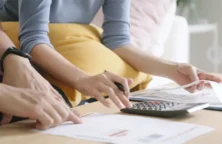 Chômage : puiser dans son épargne ou réduire ses dépenses ?